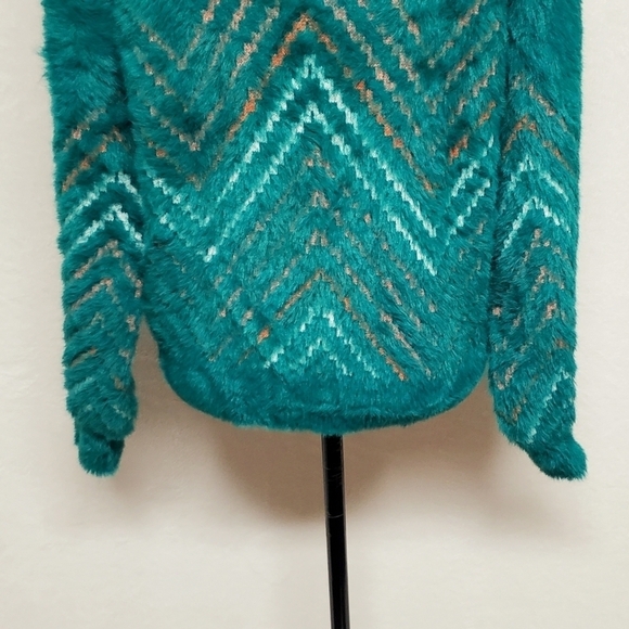 LISTICLE Green Faux Fur Multi-color Chevron Embroidered Mock Neck Sweater Small - Picture 10 of 12